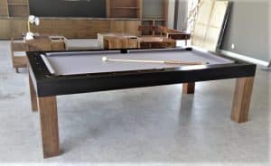 Mesa Comedor Madera de Encino entintado en negro y patas de Nogal