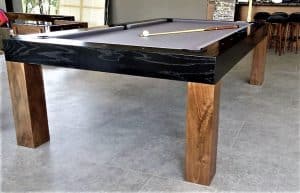 Mesa Comedor Madera de Encino entintado en negro y patas de Nogal